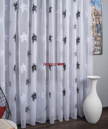 Perdea in brodat alb negru Perdea in brodat alb negru