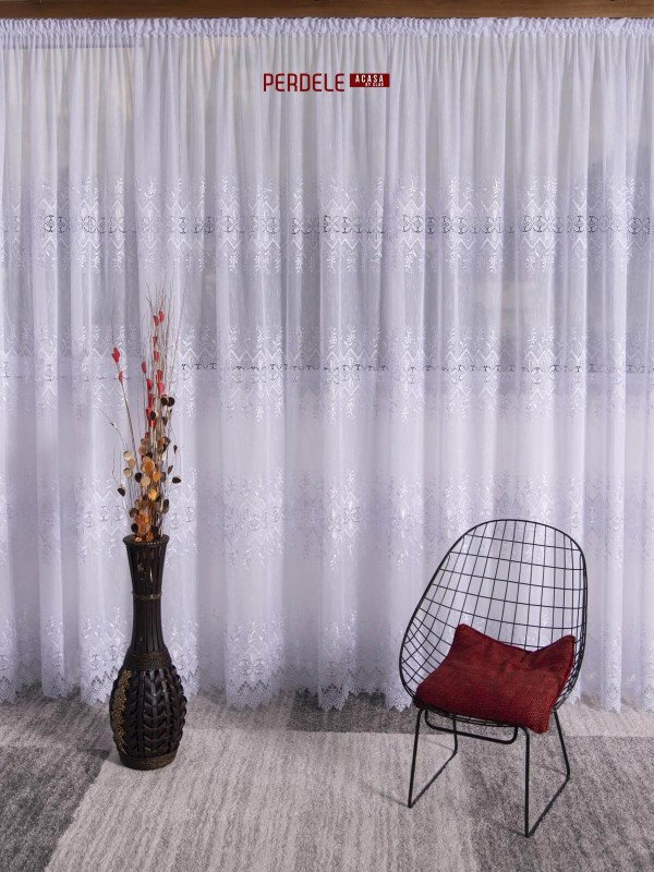 perdea in brodat alb