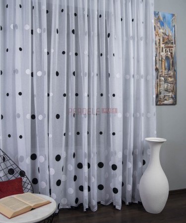 Perdea in brodat, alb/negru, model buline Perdea in brodat, alb/negru, model buline