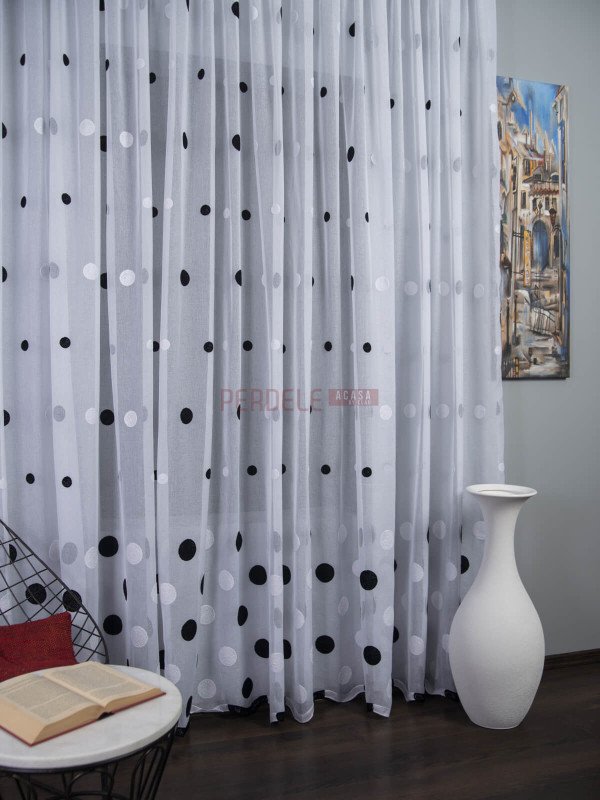 Perdea in brodat, alb/negru, model buline