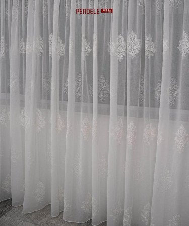 Perdea in brodat alb ,model baroc Perdea in brodat alb ,model baroc