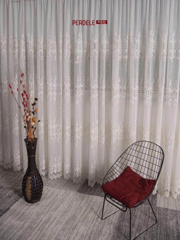 Perdea in broderie dantela,crem