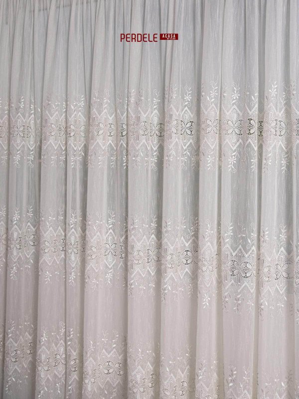 Perdea in broderie dantela,crem