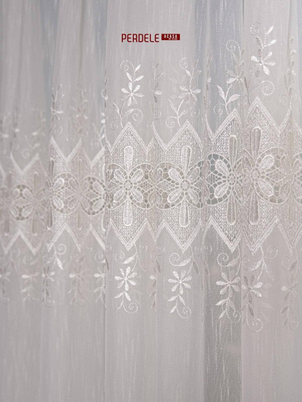 Perdea in broderie dantela,crem