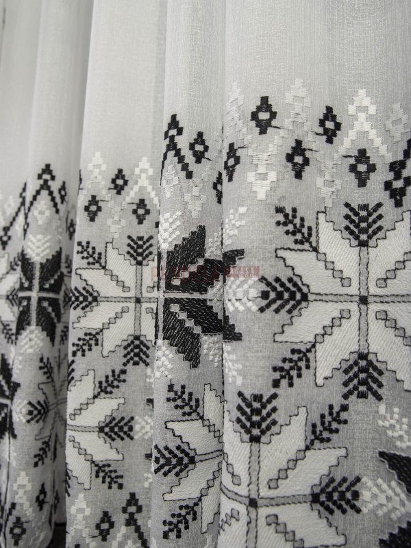 Perdea in cristal, cu broderie traditional Romaneasca