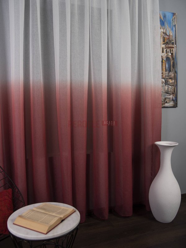 Perdea in degrade alb/grena Perdea in degrade alb/grena