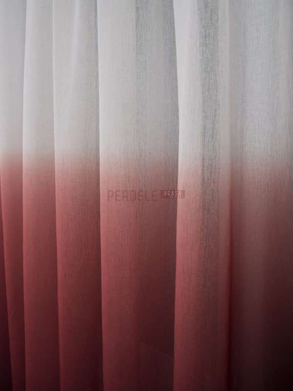 Perdea in degrade alb/grena Perdea in degrade alb/grena