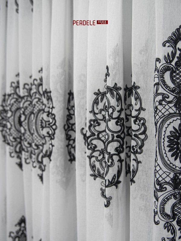 Perdea in neagra