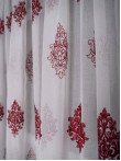 Perdea tip in brodat alb/grena Perdea tip in brodat alb/grena
