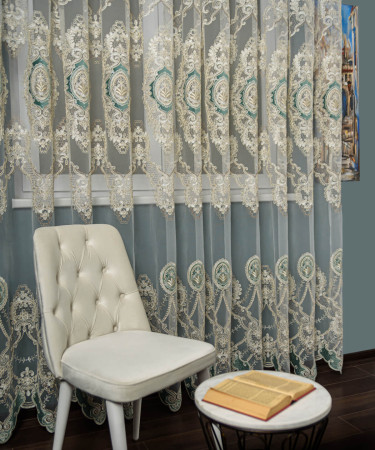 Perdea tulle brodat ivoire/turqoise Perdea tulle brodat ivoire/turqoise