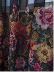 Perdea tip in negru,flori multicolore