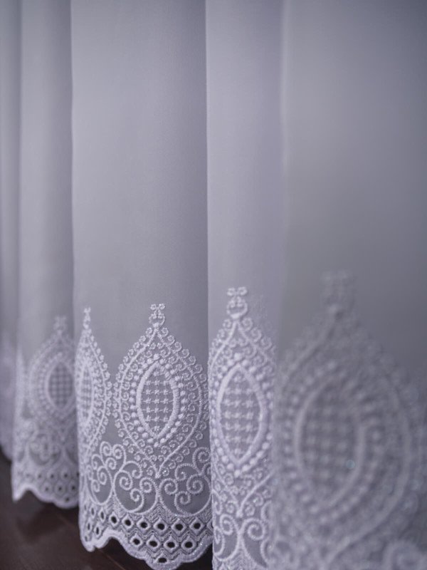Perdea triplu voal brodat alb Perdea triplu voal brodat alb