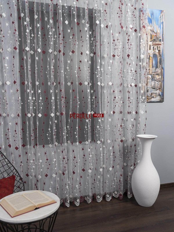 Perdea tulle alb,grena