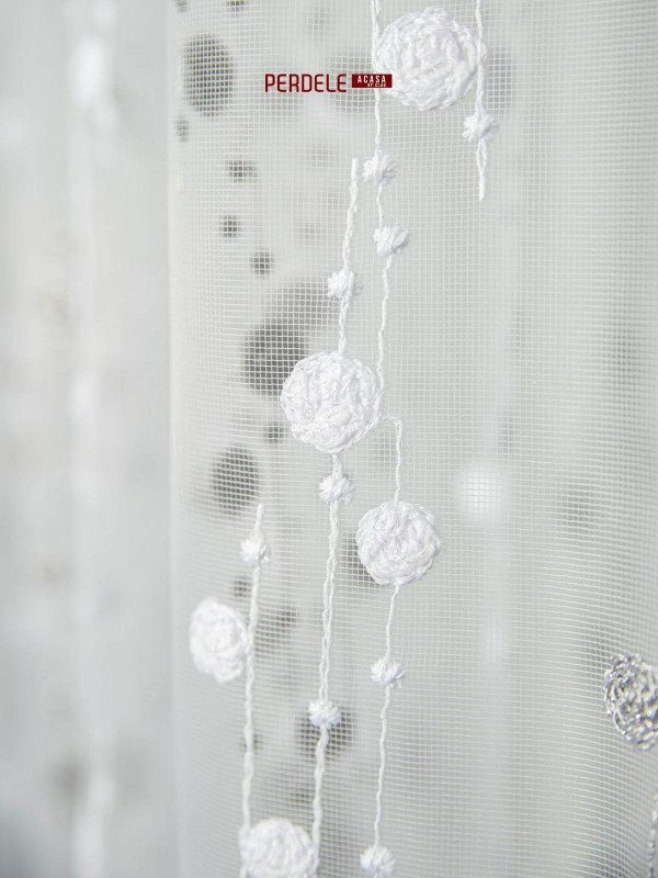 Perdea tulle brodat alb/gri