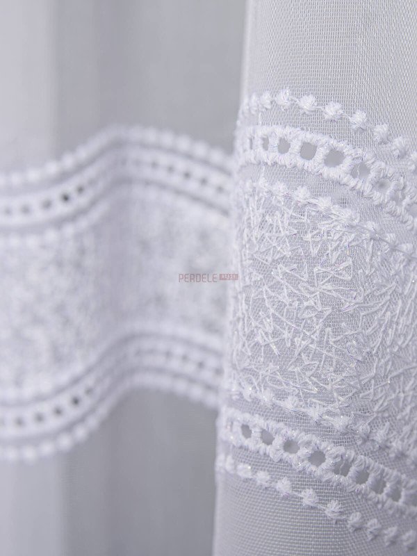 Perdea tulle brodat alb