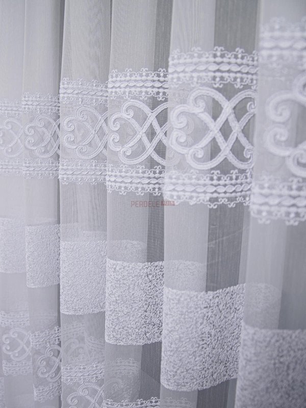 Perdea tulle brodat alb