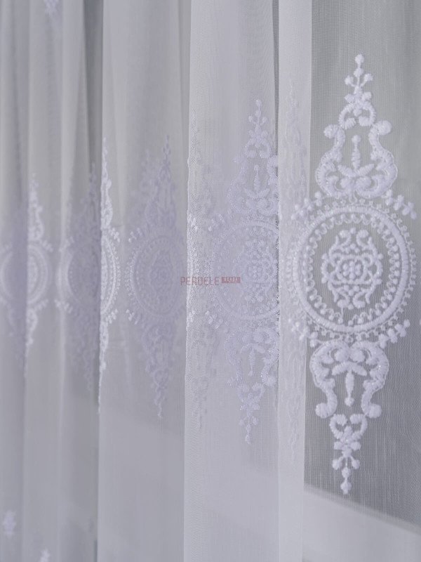 Perdea tulle brodat alb
