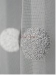 Perdea tulle brodat, alb/gri