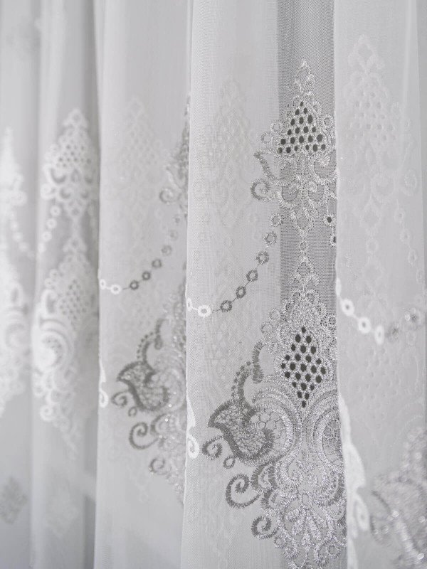 Perdea tulle brodat alb/gri