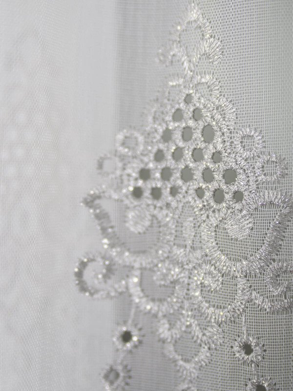 Perdea tulle brodat alb/gri