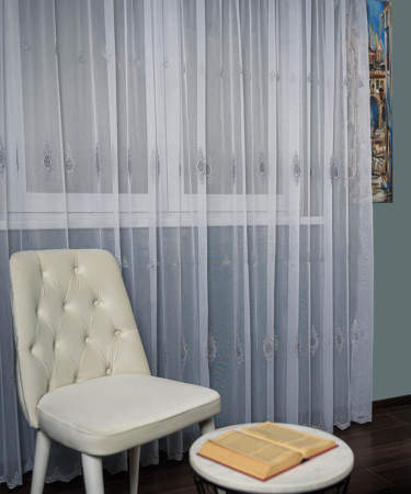 Perdea tulle brodat alb/gri Perdea tulle brodat alb/gri