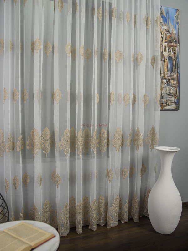 Perdea tulle brodat auriu
