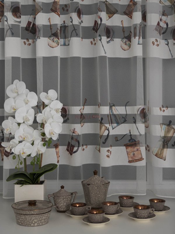 Perdea tulle cu  benzi satinate, model specific bucatarie