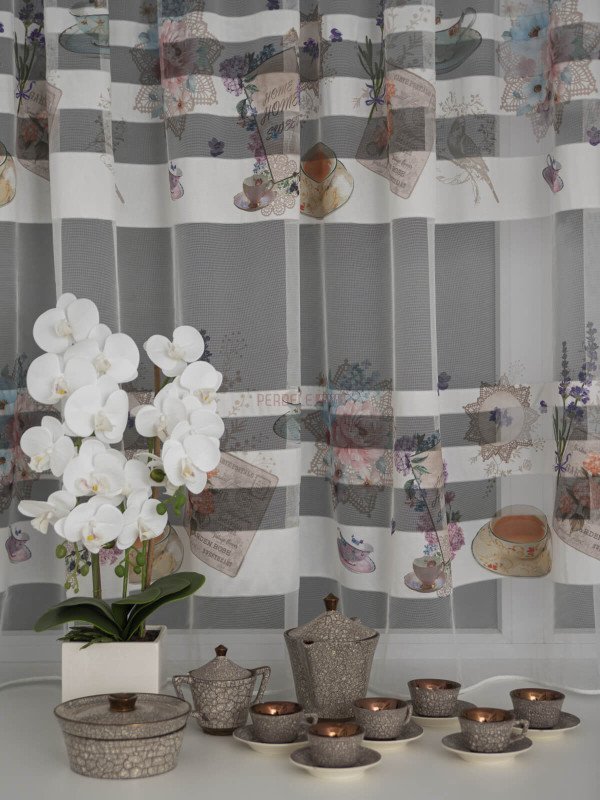 Perdea tulle cu benzi satinate, model specific bucatarie