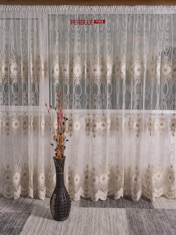 perdea tulle decor catifea si pietre ,crem/bej perdea tulle decor catifea si pietre ,crem/bej