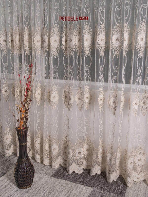 perdea tulle decor catifea si pietre ,crem/bej perdea tulle decor catifea si pietre ,crem/bej