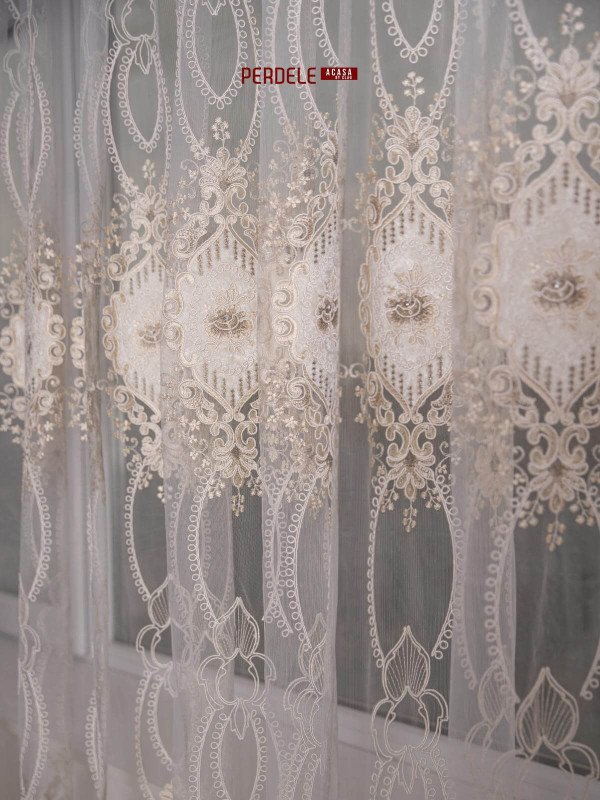 perdea tulle decor catifea si pietre ,crem/bej perdea tulle decor catifea si pietre ,crem/bej