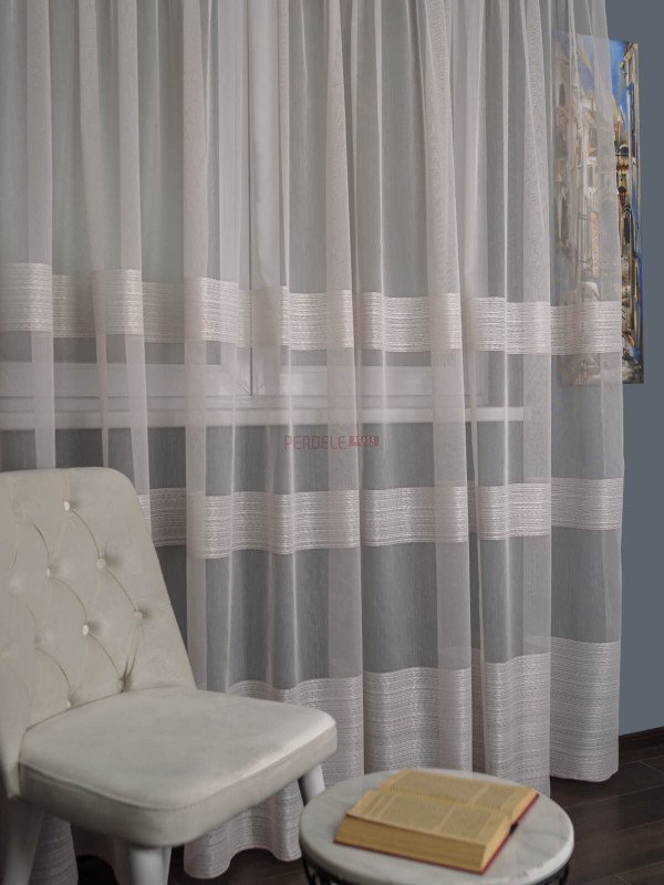 Perdea tulle roz