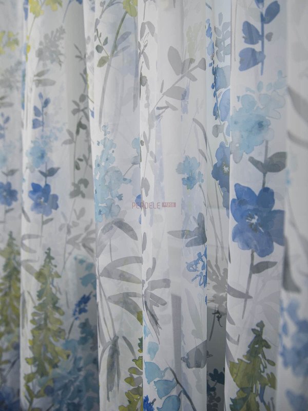 Perdea voal flori multicolore albastru Perdea voal flori multicolore albastru