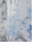 Perdea voal flori multicolore albastru Perdea voal flori multicolore albastru