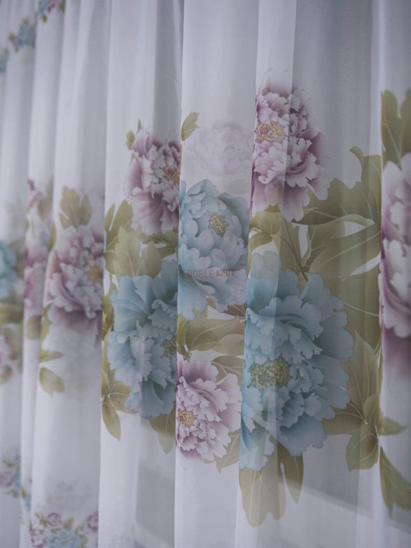 Perdea voal model flori, roz/bleu