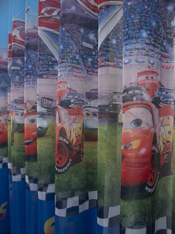 Perdea voal model pentru copii cu masini Cars Perdea voal model pentru copii cu masini Cars