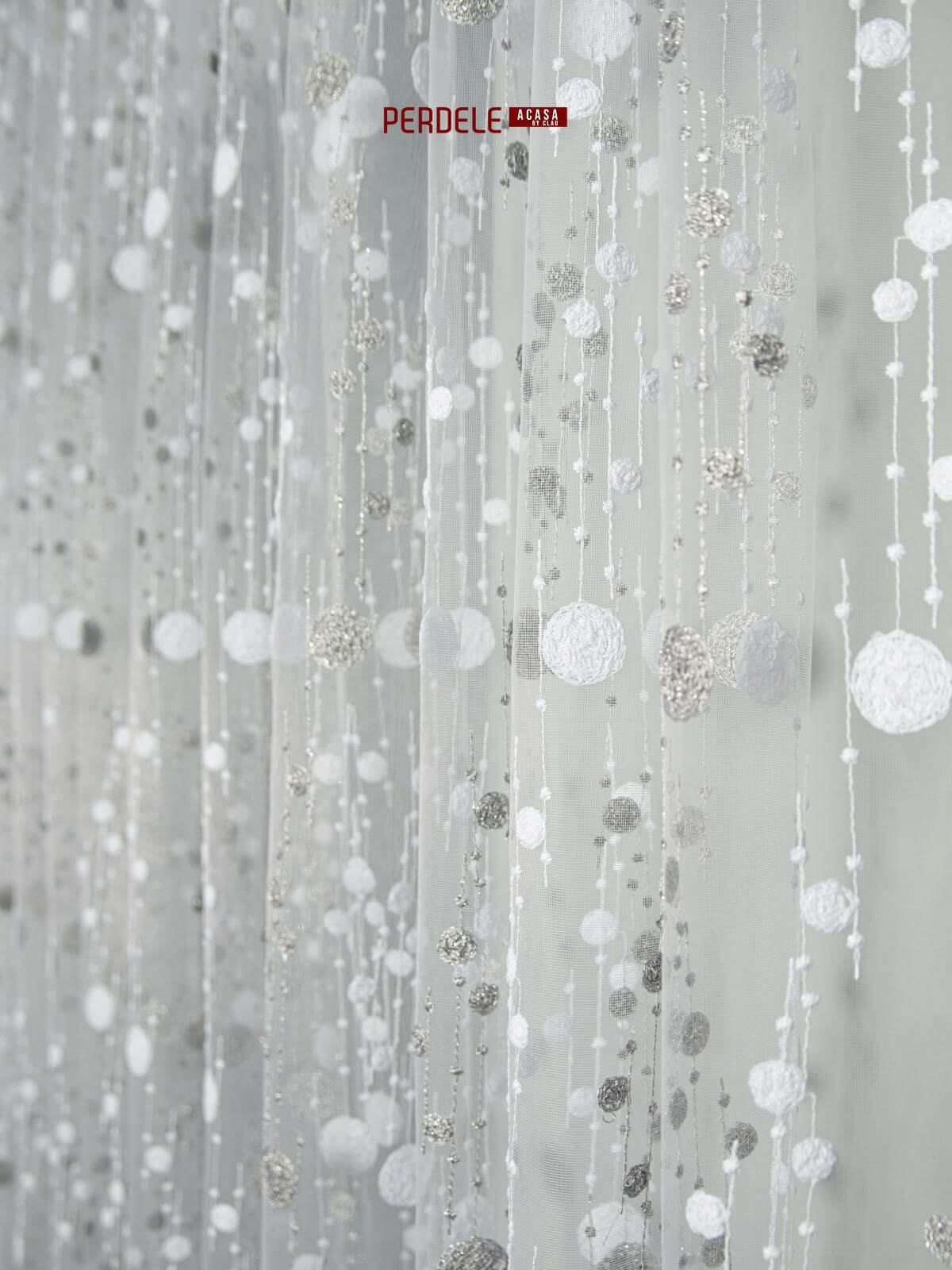 Perdea tulle brodat alb/gri